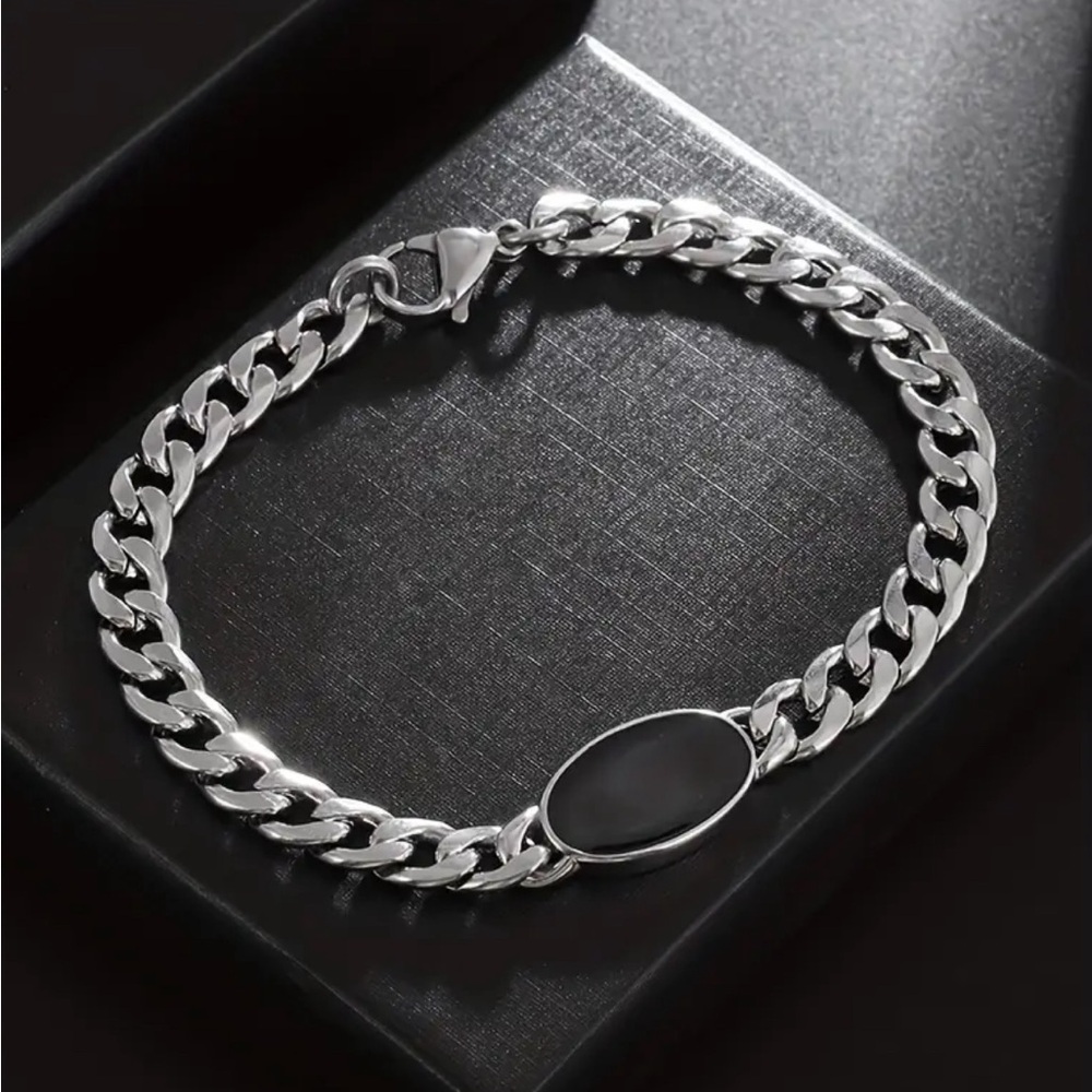 NWT 8.5” Stainless Steel Cuban Link Chain Oval Black Agate Charm Bracelet